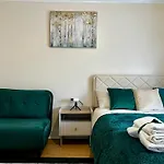 Luxurious Cozy London Holiday Home