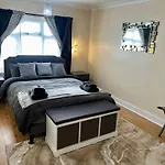 Luxurious Cozy London Holiday Home