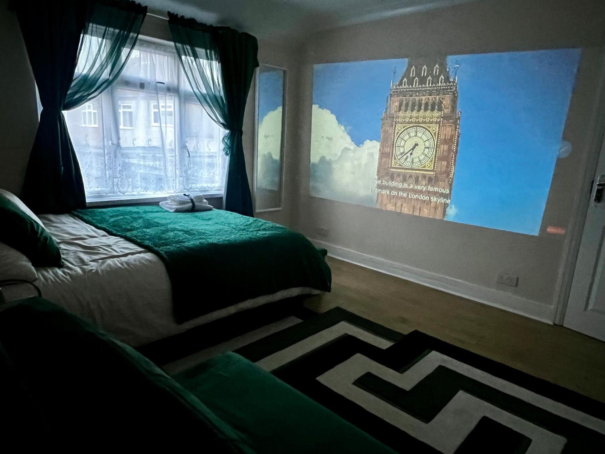 Luxurious Cozy London Holiday home Cranford